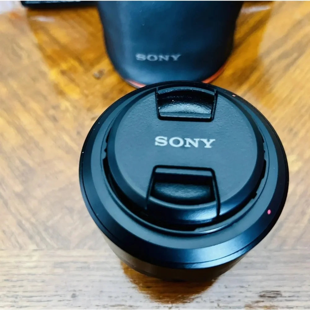 Sony Carl Zeiss 24mm f/1.8 ZA Sonnar T* - Crop Sensor Prime E Mount Wide Lens